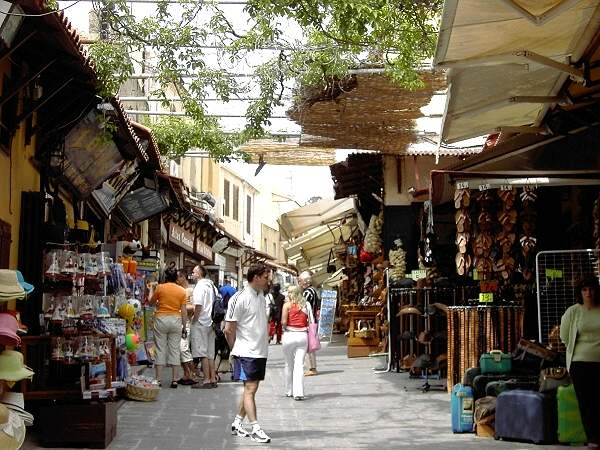 Geschftiges Treiben in der Altstadt von Rhodos