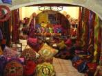Altstadt von Rhodos: Textilgeschft mit orientalischem Flair