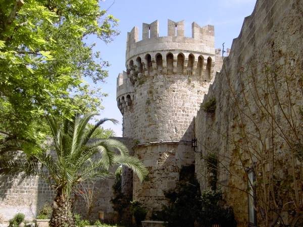 Die Stadtmauer von Rhodos: das Agios-Antonios-Tor