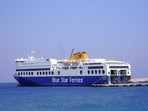 Fhre der "Blue Star Ferries" im Hafen von Rhodos