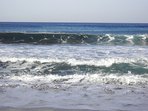 Der Strand von Faliraki: ... auch solche Wellen sind die Ausnahme