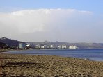 Der Strand von Faliraki, im Hintergrund die Hotel-Kette