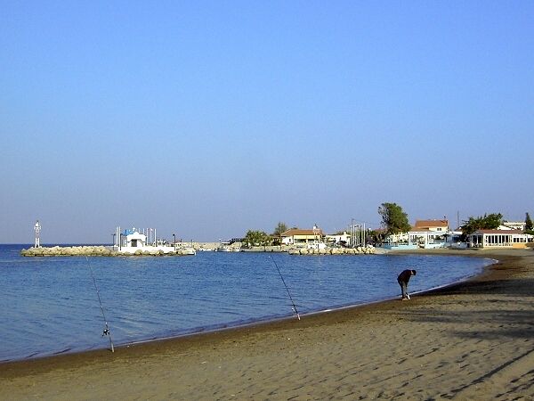 Der Hafen von Faliraki (Angeln ist griechischer Volkssport)