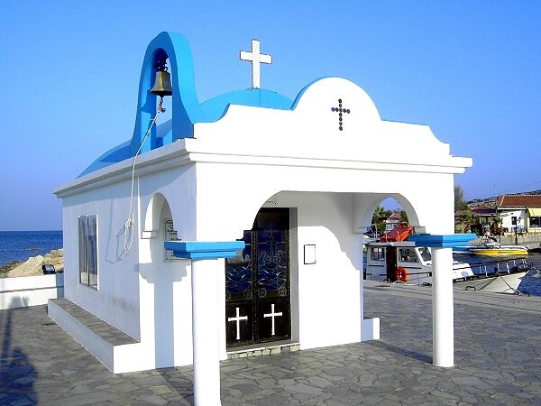 Die Kapelle am Hafen von Faliraki