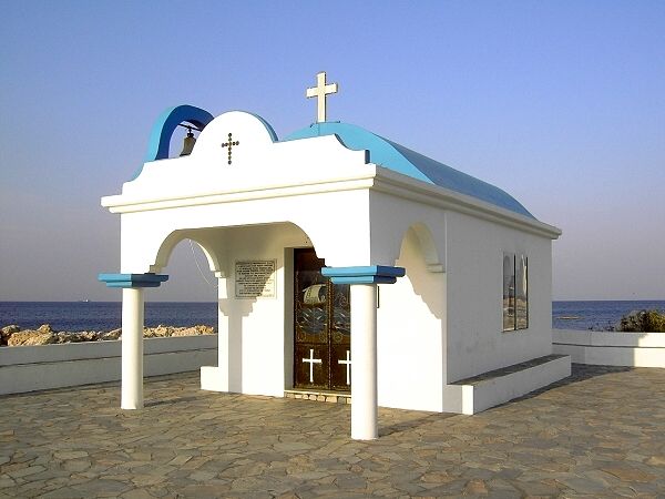 Die Kapelle am Hafen von Faliraki