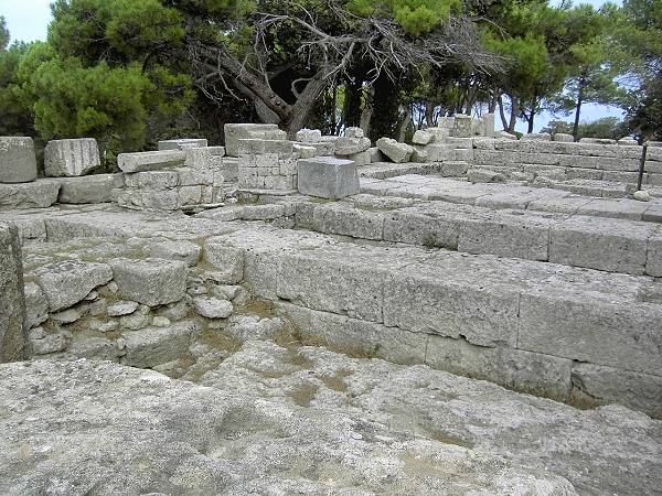 Akropolis von Ialyssos: die Ruine des Pallas Athene Tempels