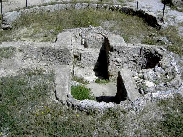 Berg Filerimos: Taufbecken einer byzantinischen Kirche