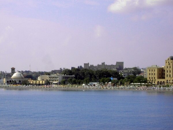 Blick von der Symi-Fhre auf Rhodos-Stadt