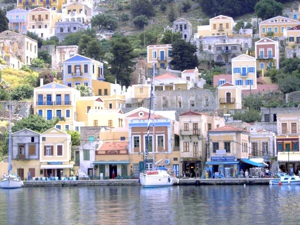Stadt Symi: das Hafenviertel Gialos (stliches Ufer)