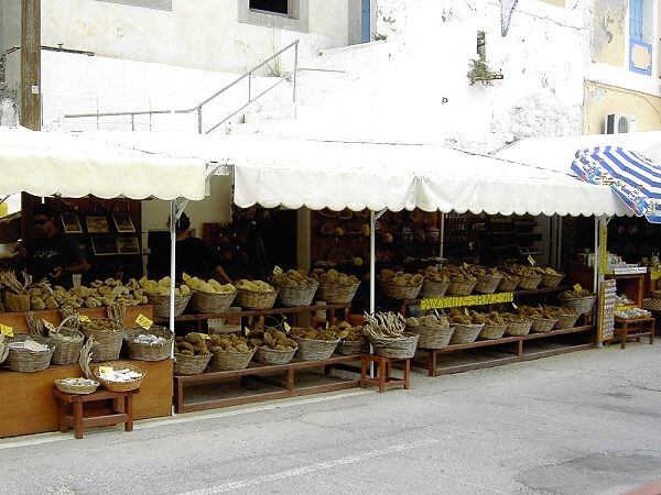 Symi Gialos: heute werden Schwmme an die Ausflgler verkauft