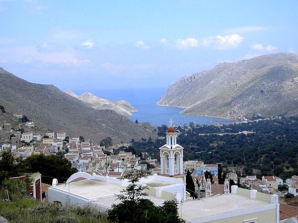 Stadt Symi: Blick von Chorio zur Bucht von Pedi