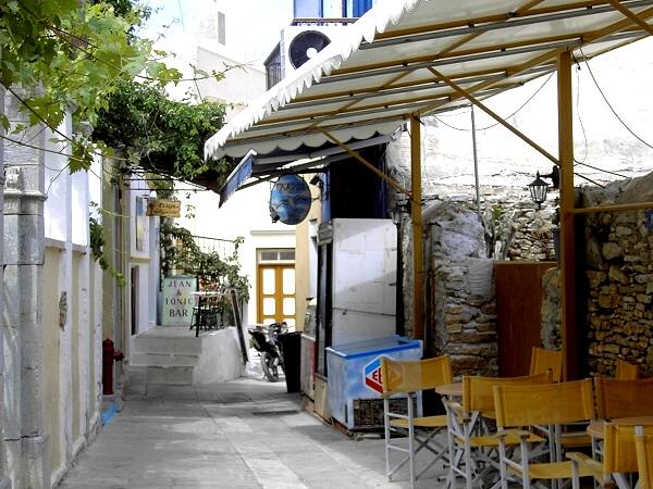 Symi Chorio: enge Gassen prgen das Bild der Stadt am Berg